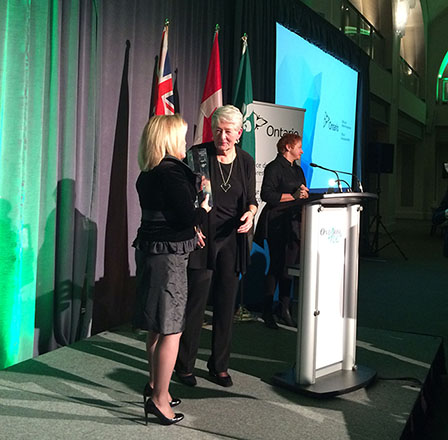 Mariette Carrier-Fraser reçoit le Prix de la francophonie de l'Ontario 2015